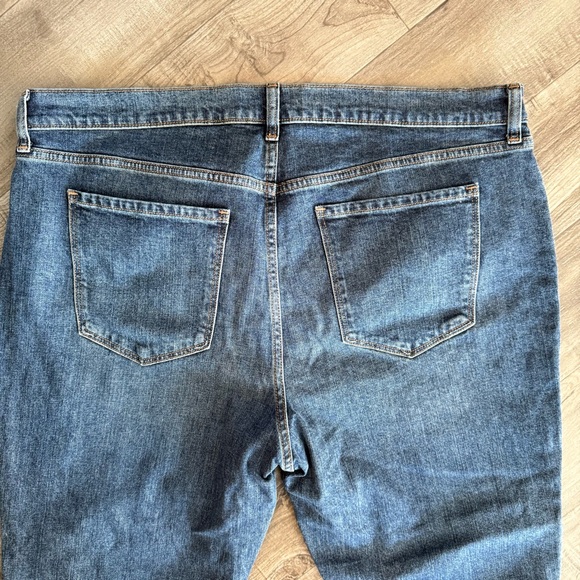 Old Navy boyfriend mid-rise denim jeans size 16 - Picture 9 of 9